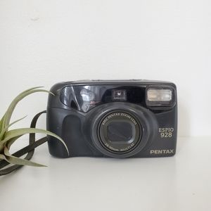 Retro Pentax 928 film camera